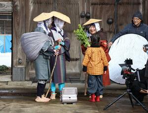 絵本「瞽女さの春」の映画化に向け、長谷川邸で行われた撮影=長岡市塚野山