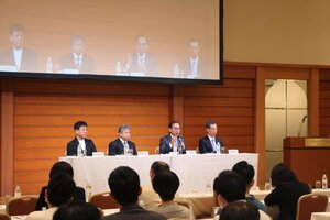 放射線医学の第一人者らが登壇した新潟医療シンポジウム=9月29日、新潟市中央区