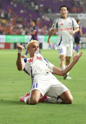 京都－新潟　前半２９分、ＭＦダニーロ・ゴメスが決めて、１－０＝サンガＳ（写真映像部・永井隆司）