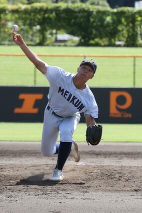 六日町－新潟明訓　継投した新潟明訓の主戦波多野龍冴＝９月１９日、三条市パールスタ