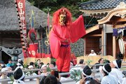 華やかな衣装や優雅な舞にうっとり　糸魚川市の能生白山神社で春季大祭、伝統の「舞楽」奉納