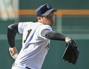 仙台育英戦に先発した沖縄尚学・末吉=甲子園