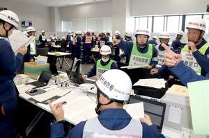 新潟市消防局が大規模地震に備えて行った対応訓練=新潟市中央区鐘木