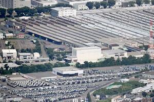 いすゞ自動車の藤沢工場=28日午後、神奈川県藤沢市(共同通信社ヘリから)