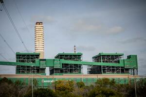 　イタリア南部ブリンディジ近郊にある石炭火力発電所＝２０２３年３月（ゲッティ＝共同）