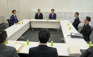 　自民党と日本維新の会が開いた衆院議員定数削減を巡る協議＝２１日、国会