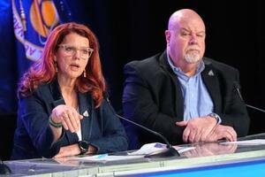 　記者会見するＮＡＳＡ担当者＝３日、米フロリダ州のケネディ宇宙センター（ＡＰ＝共同）