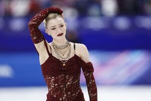 ミラノ五輪フィギュアスケート女子SPの演技を終え、引き揚げるアンバー・グレン=ミラノ(共同)