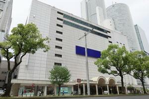 　名鉄百貨店本店が入っていたビル＝２１日午前、名古屋市