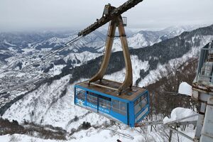 運行する湯沢高原ロープウエー