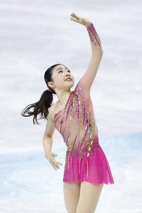 女子ＳＰ　演技する千葉百音＝プラハ（共同）