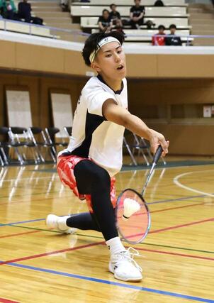 男子シングルス決勝　優勝した北越の矢田紬＝新発田市カルチャーセンター
