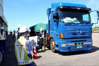 事故や道路の損傷防げ、特殊車両の過積載見逃さない！新潟市西蒲区で国交省など取り締まり