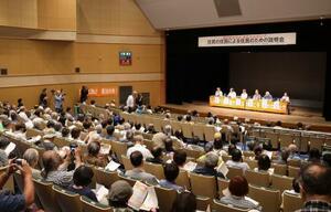 陸自健軍駐屯地への長射程ミサイル配備を受け、市民団体が開いた住民説明会=15日午後、熊本市