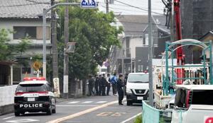 高校生が男にハンマーで殴られるなどした現場付近=29日午後1時10分、東京都福生市