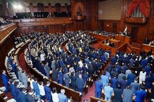 食糧法改正案を可決した衆院本会議=3日午後