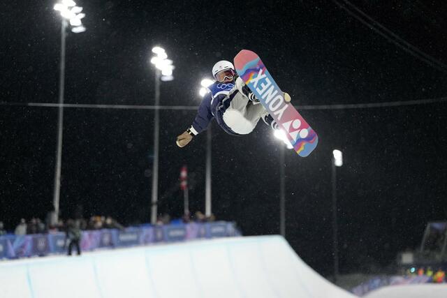 女子ハーフパイプ決勝　技を決める冨田せな＝リビーニョ（共同）