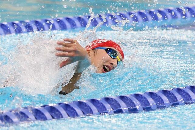 少年女子Ｂ１００メートル自由形　６位の歌代咲彩（柏崎二中）＝滋賀県草津市