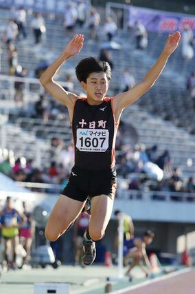 男子三段跳び決勝 6位に入賞した宮崎悠真(十日町)=7月28日、広島市