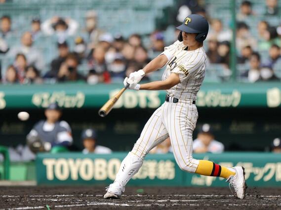 ２回帝京長岡１死二、三塁、松本覇の内野ゴロ間に３走松山海皐が生還し１－４＝２３日、阪神甲子園球場