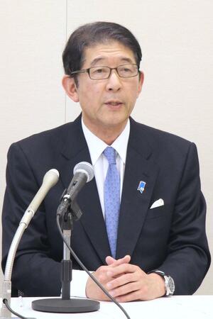 記者会見する高鳥修一前衆院議員=14日、東京都