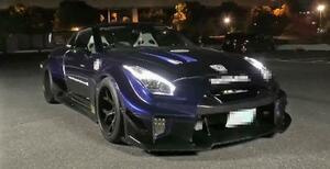 　改造された違法な整備不良の疑いがある国産スポーツカー（警視庁提供）