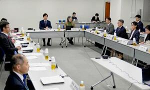 　「外国人との秩序ある共生社会の実現のための有識者会議」の初会合＝２７日午後、東京都千代田区