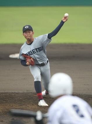 新潟産大付－中越　中越の先発柳涼太郎＝１３日、長岡市の悠久山球場