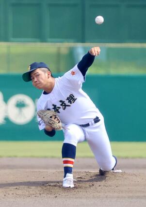 先発し５回を無失点に抑えた日本文理高の室橋琉翔投手＝９月１９日、長岡市悠久町の市悠久山野球場