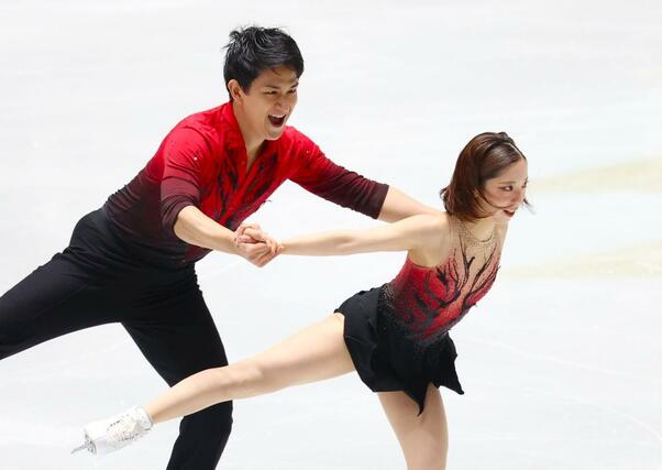 ペアＳＰ　演技する三浦璃来、木原龍一組＝国立代々木競技場