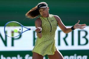 女子シングルス3回戦でリターンショットを放つ大坂なおみ=8日、米カリフォルニア州インディアンウェルズ(ゲッティ=共同)