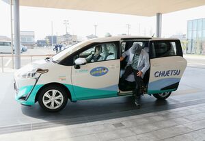 デマンド型乗り合いタクシー「ゴマンド号」=4月、加茂市