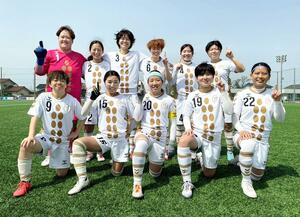 北信越女子サッカーリーグの開幕戦に臨んだFC越後妻有=富山県滑川市