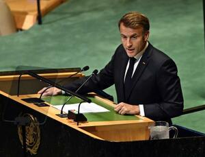 パレスチナ問題の解決に向けた国際会議で演説するフランスのマクロン大統領=22日、米ニューヨークの国連本部(ゲッティ=共同)