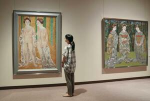 石本正さんの業績を振り返る企画展=2日、島根県浜田市