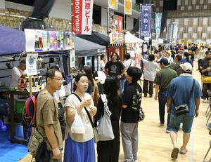 こだわりのクラフトビールがそろう「ザ・ビール展」=30日、長岡市大手通1