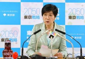 記者会見で朝鮮人らへの追悼文を送らない意向を明らかにした東京都の小池百合子知事=1日午後、東京都庁
