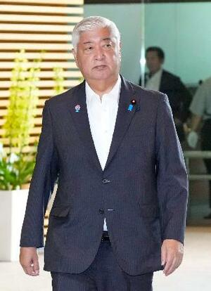 首相官邸に入る中谷防衛相=15日午前