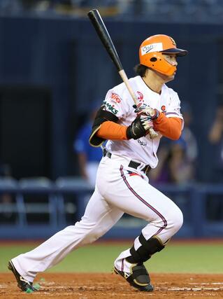 ３回オイシックス２死満塁、髙山俊が２点適時打を放ち３－１＝６月１８日、エコスタ