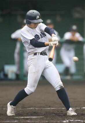 巻－村上　９回巻２死一、二塁、小杉倫太郎が適時打を放ち６－４で差を広げる＝新発田市五十公野