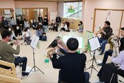 音楽に合わせて踊ったよ♪長岡市「子育ての駅わしま」で親子向け金管五重奏コンサート
