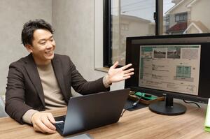 新潟市西区の物件が専門の「つぎて不動産」を立ち上げた関健吾さん=同市西区小針2