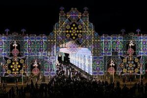 「神戸ルミナリエ」が開幕し、色鮮やかに輝く光の回廊「ガレリア」=30日夜、神戸市中央区