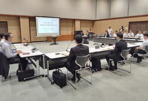 県産米の品質確保策について話し合った新潟米生産対策会議=11日、新潟市中央区