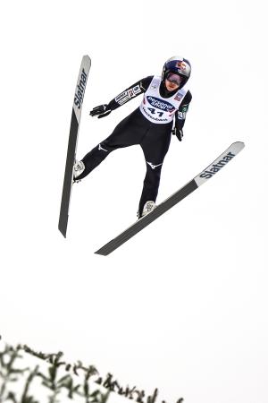 W杯ジャンプ女子第26戦での高梨沙羅の飛躍=ヒンツェンバッハ(共同)