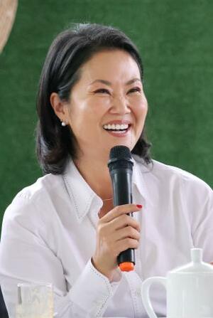 12日、取材に応じるケイコ・フジモリ氏=ペルー・リマ郊外(共同)