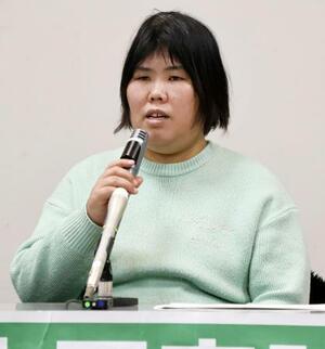 記者会見する西山美香さん=29日午後、大阪市北区