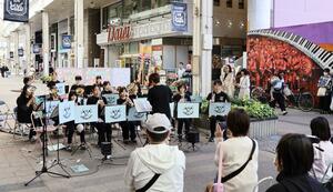 街じゅうに美しい音楽が流れた新潟クラシックストリート＝５日、新潟市中央区古町通６