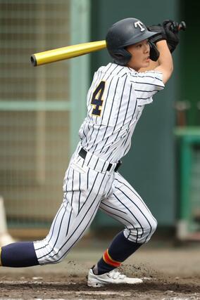 日本文理－帝京長岡　２回帝京長岡２死二、三塁、兵藤蒼介が２点適時二塁打を放ち２－２＝２３日、三条市月岡４の三条パール金属スタジアム