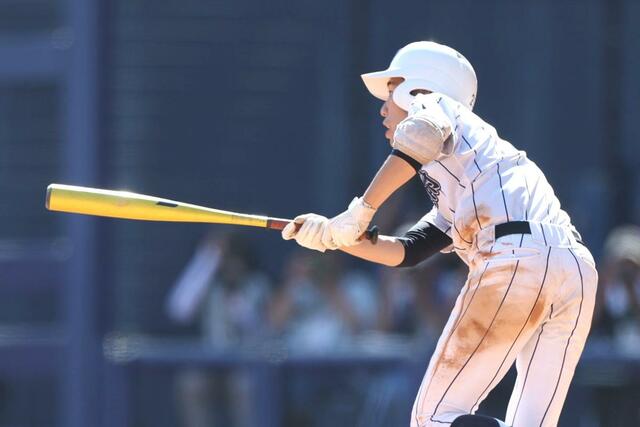 新潟産大付-帝京長岡 新潟産大付7回2死満塁、仙海駿が適時打を放ち5-5=7月24日、新潟市中央区長潟のハードオフ・エコスタジアム